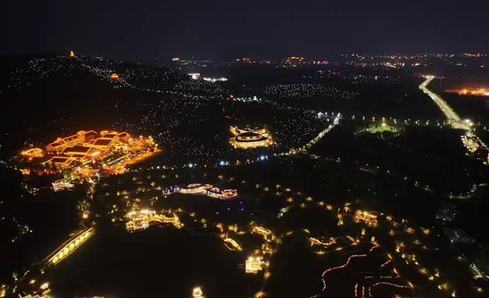 White Horse Temple's hills reflect lake light, Summer nights draw crowds seeking cool breezes.